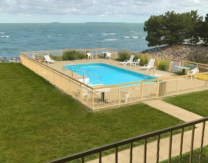 酒店 Clinton Inn & Suites