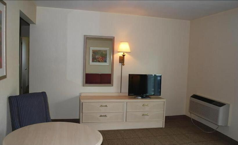 酒店 Clinton Inn & Suites