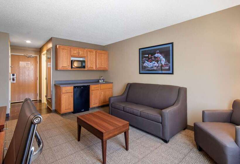 Отель Comfort Inn & Suites Cooperstown Milford