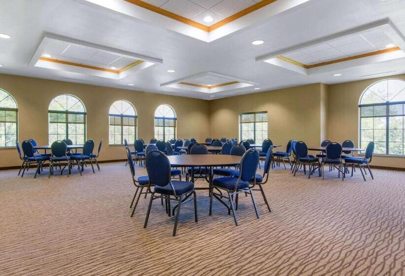 Отель Comfort Inn & Suites Cooperstown Milford