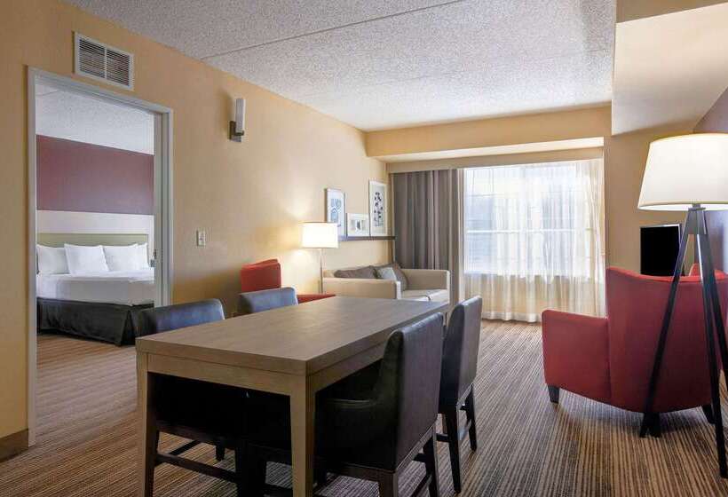 فندق Comfort Inn & Suites St. Paul Northeast