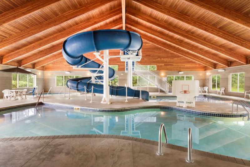 فندق Comfort Inn & Suites St. Paul Northeast