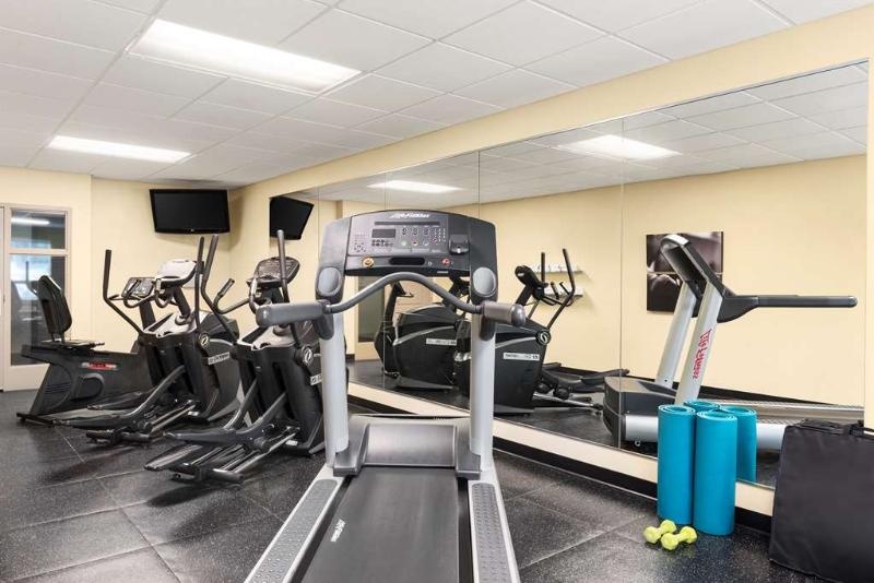 فندق Comfort Inn & Suites St. Paul Northeast