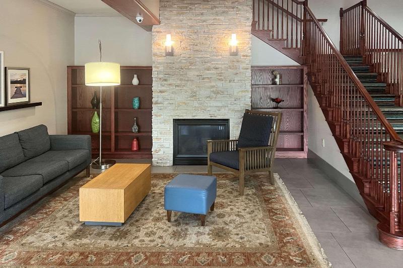 فندق Comfort Inn & Suites St. Paul Northeast