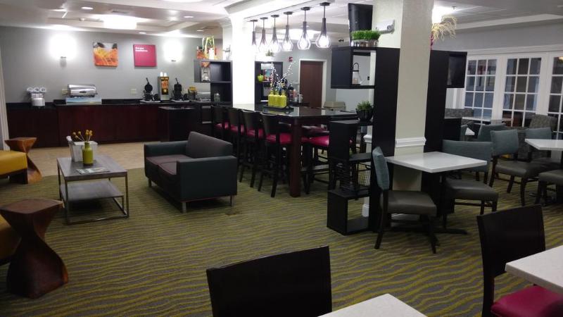 ホテル Comfort Suites Abingdon I81