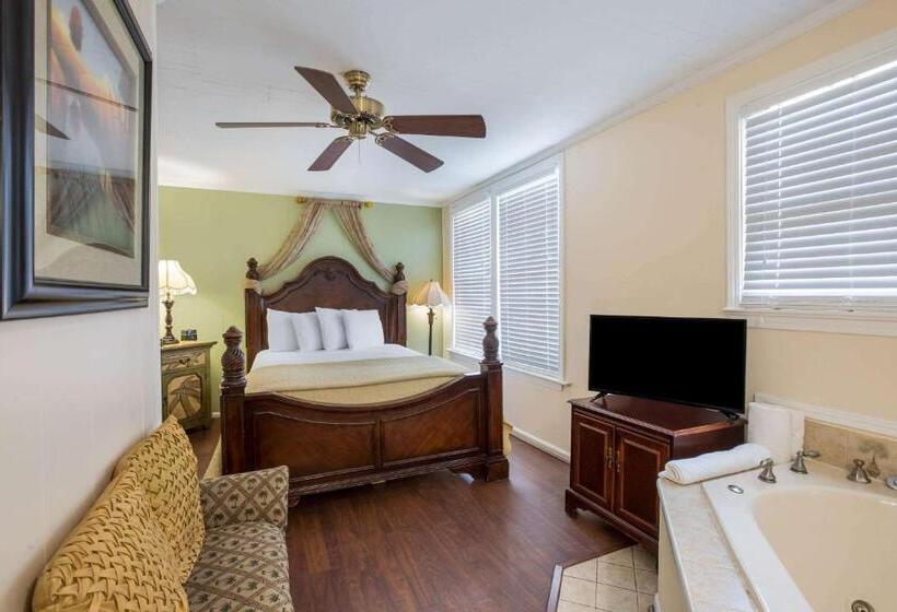 Отель Coombs Inn & Suites