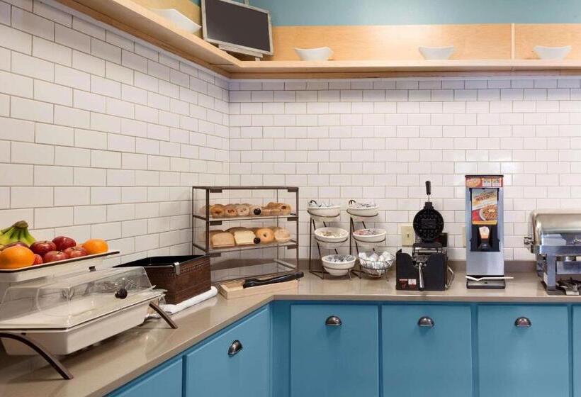 Отель Country Inn & Suites By Radisson, Brunswick I95, Ga