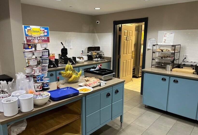 هتل Country Inn & Suites By Radisson, Madison Southwest, Wi