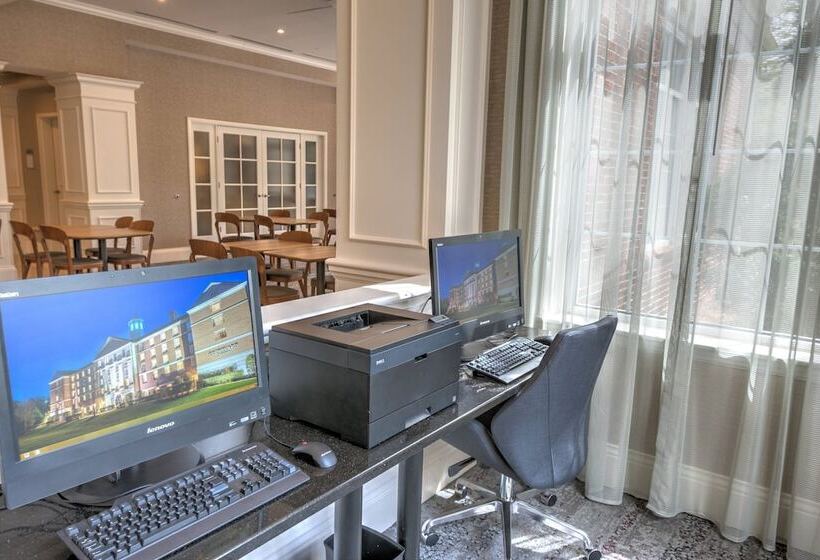 فندق Courtyard Chapel Hill