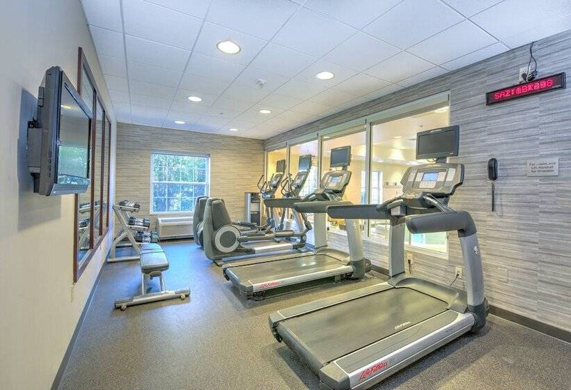 فندق Courtyard Chapel Hill