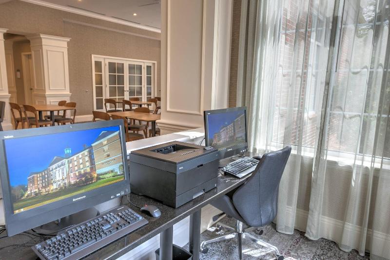 فندق Courtyard Chapel Hill