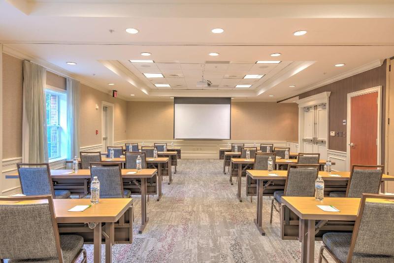 فندق Courtyard Chapel Hill