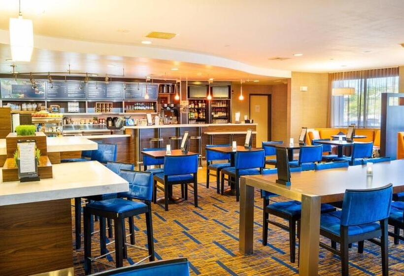 فندق Courtyard By Marriott Kingston