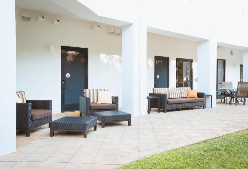 فندق Courtyard By Marriott Kingston