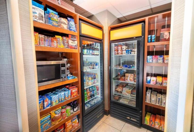 فندق Courtyard By Marriott Kingston