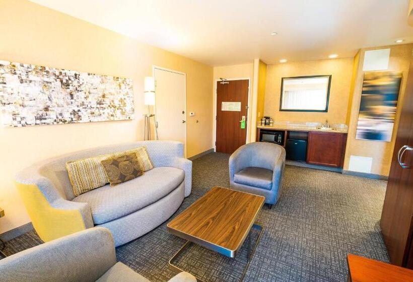 فندق Courtyard By Marriott Kingston