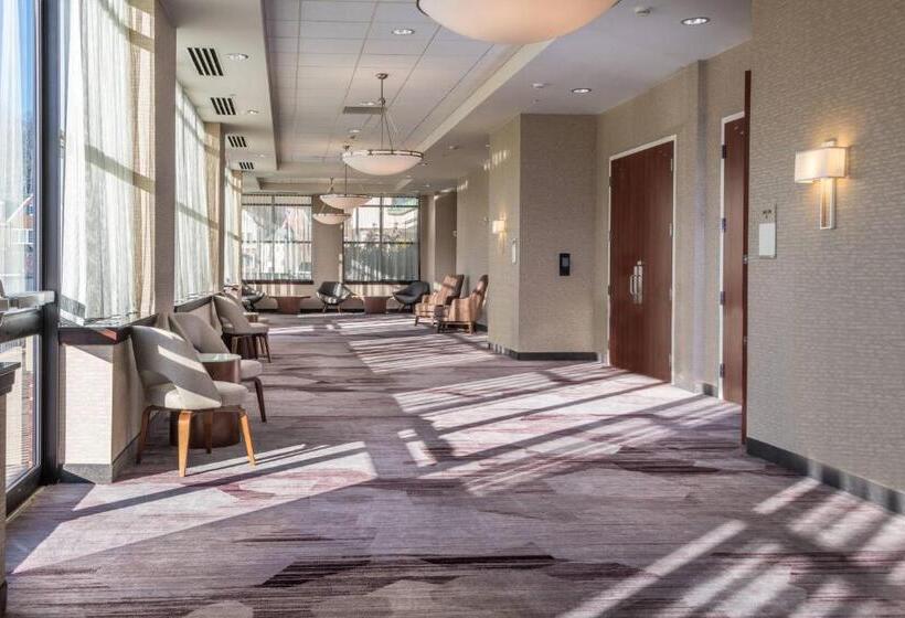 هتل Courtyard By Marriott Newark University Of Delaware