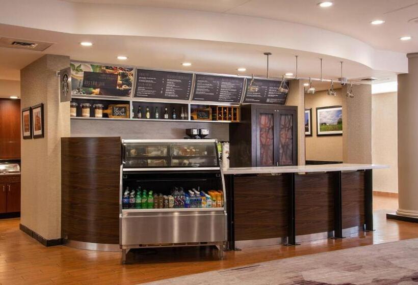 هتل Courtyard By Marriott Newark University Of Delaware