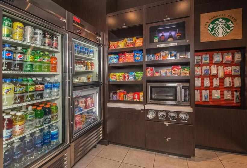 هتل Courtyard By Marriott Newark University Of Delaware