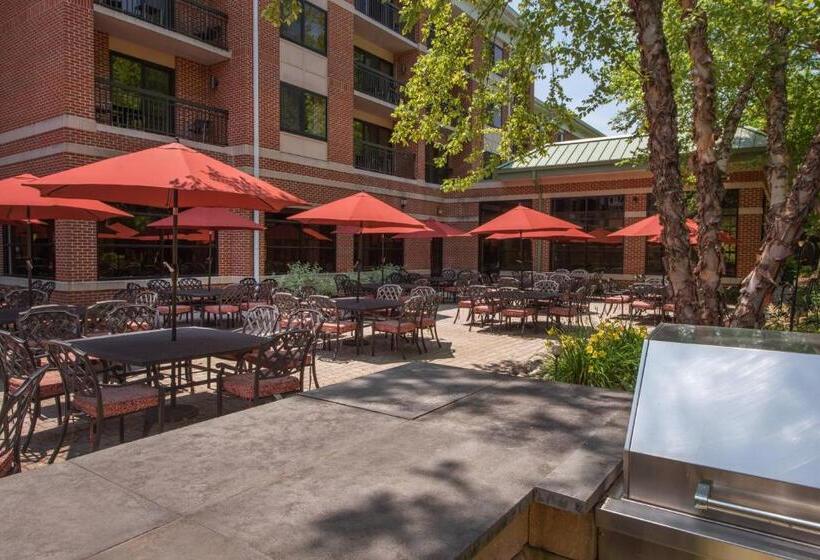 هتل Courtyard By Marriott Newark University Of Delaware