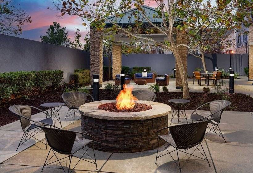 Отель Courtyard By Marriott Sacramento Folsom
