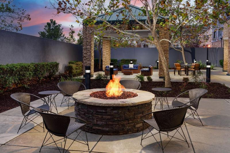 Отель Courtyard By Marriott Sacramento Folsom