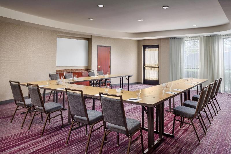 Отель Courtyard By Marriott Sacramento Folsom