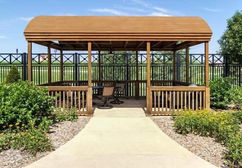 Отель Courtyard Salina