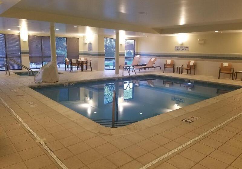 هتل Courtyard Salina