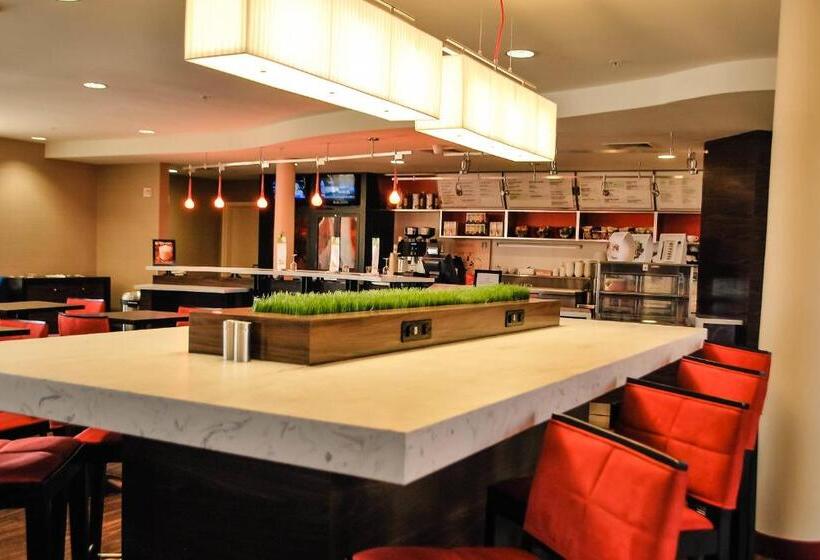 هتل Courtyard Salina