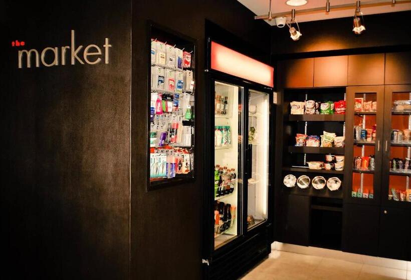 Отель Courtyard Salina