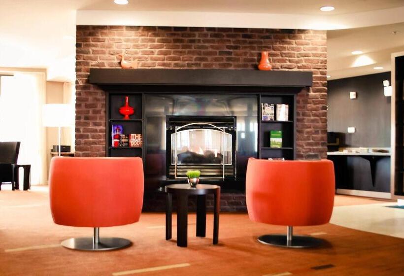 Отель Courtyard Salina