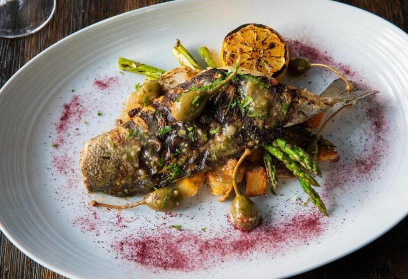 هتل Courtyard By Marriott Stamford Downtown