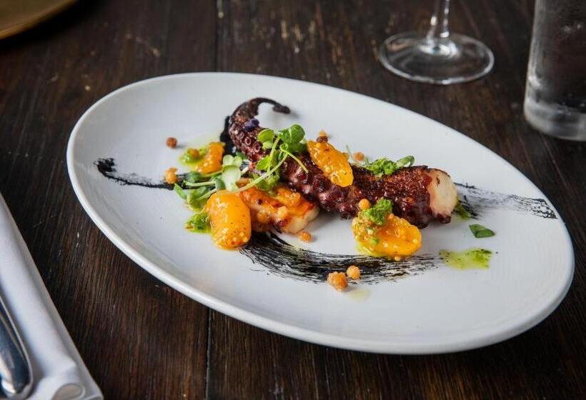 هتل Courtyard By Marriott Stamford Downtown