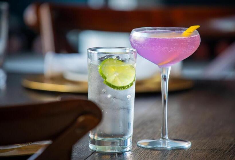 هتل Courtyard By Marriott Stamford Downtown