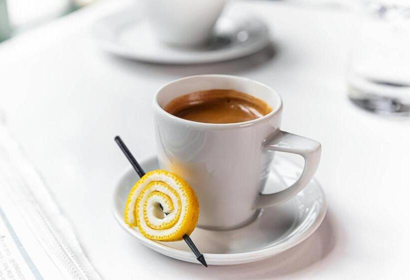 هتل Courtyard By Marriott Stamford Downtown