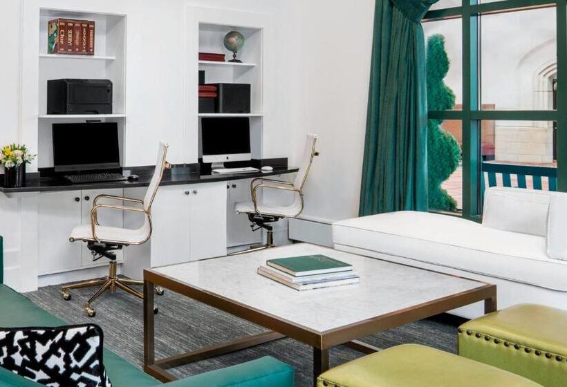 هتل Courtyard By Marriott Stamford Downtown