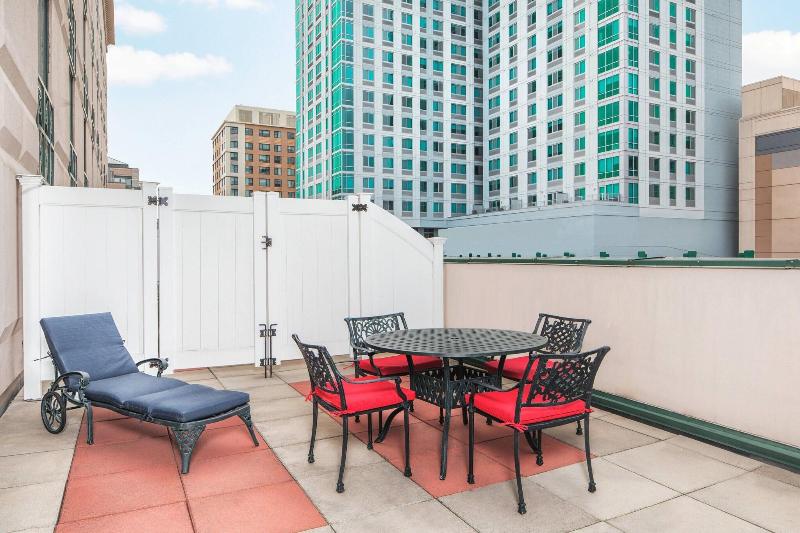 هتل Courtyard By Marriott Stamford Downtown