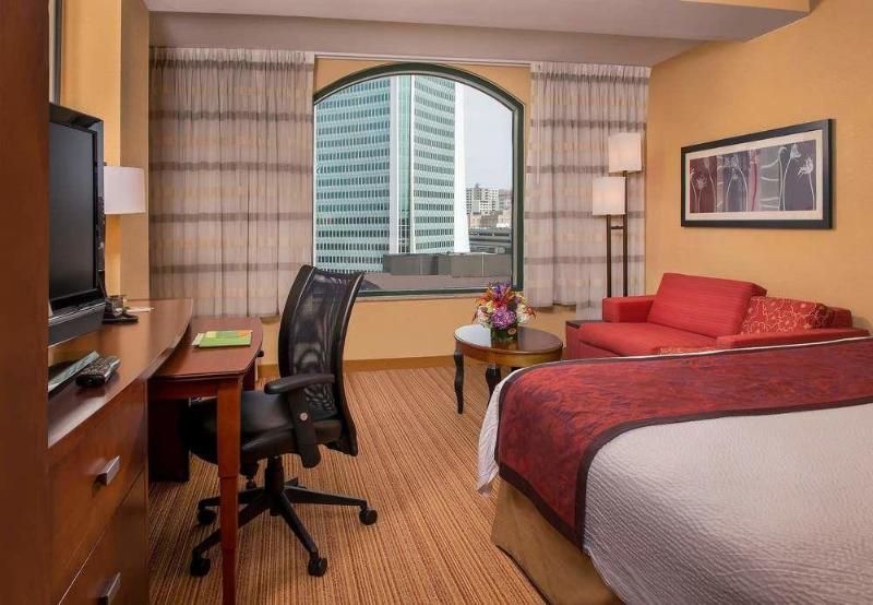 هتل Courtyard By Marriott Stamford Downtown