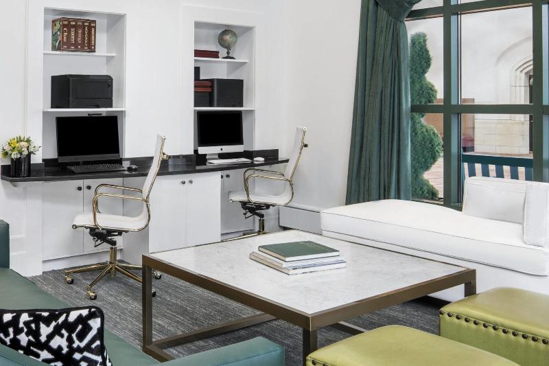 هتل Courtyard By Marriott Stamford Downtown