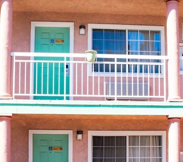 فندق Discovery Inn