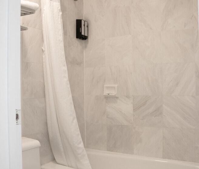 فندق Discovery Inn