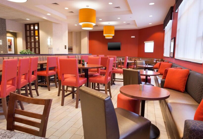 בית מלון כפרי Drury Inn & Suites Dayton North