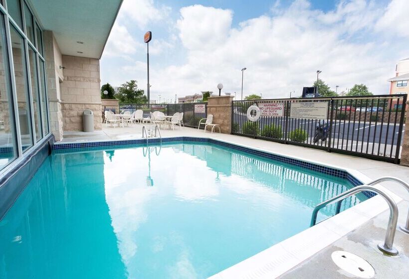 בית מלון כפרי Drury Inn & Suites Dayton North