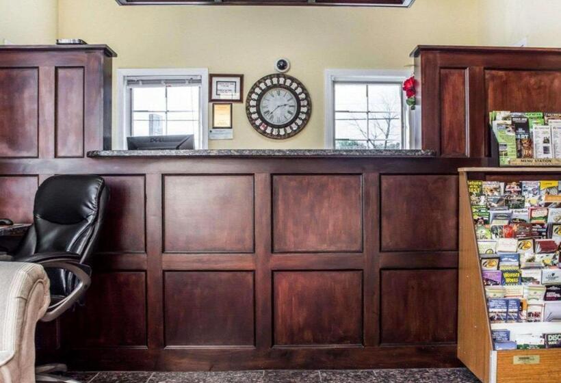 فندق Econo Lodge Inn & Suites Airport