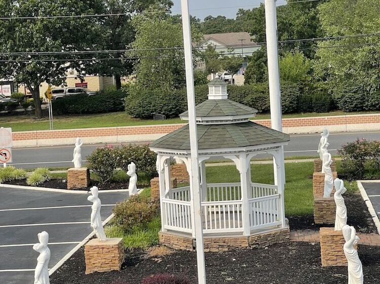 בית מלון כפרי Empire Inn & Suites Absecon/atlantic City