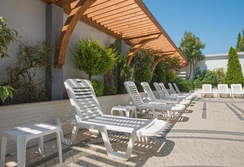 فندق Eskada Beach