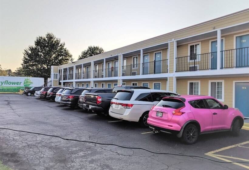 فندق Executive Inn