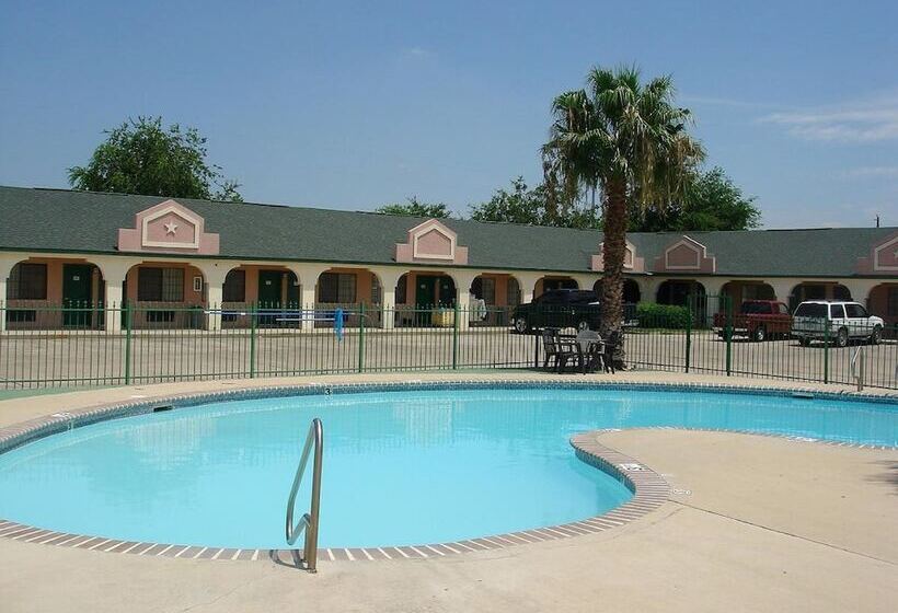 فندق Executive Inn Hondo