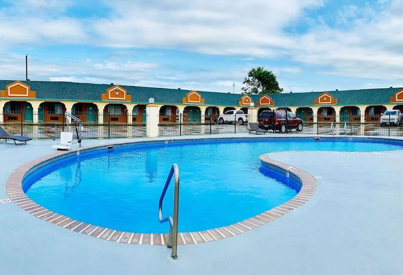 فندق Executive Inn Hondo